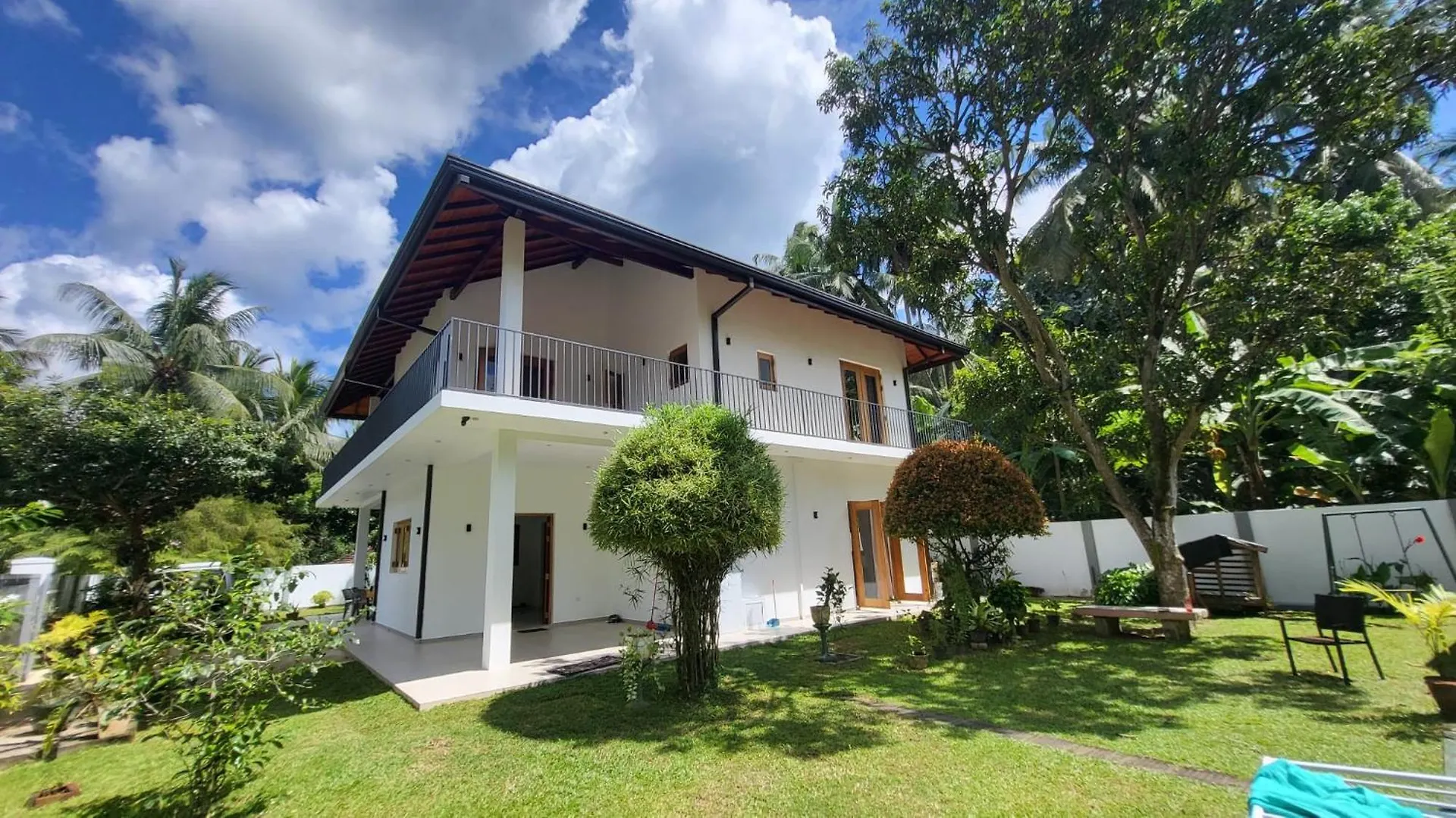 Parrot Paradise Negombo Homestay