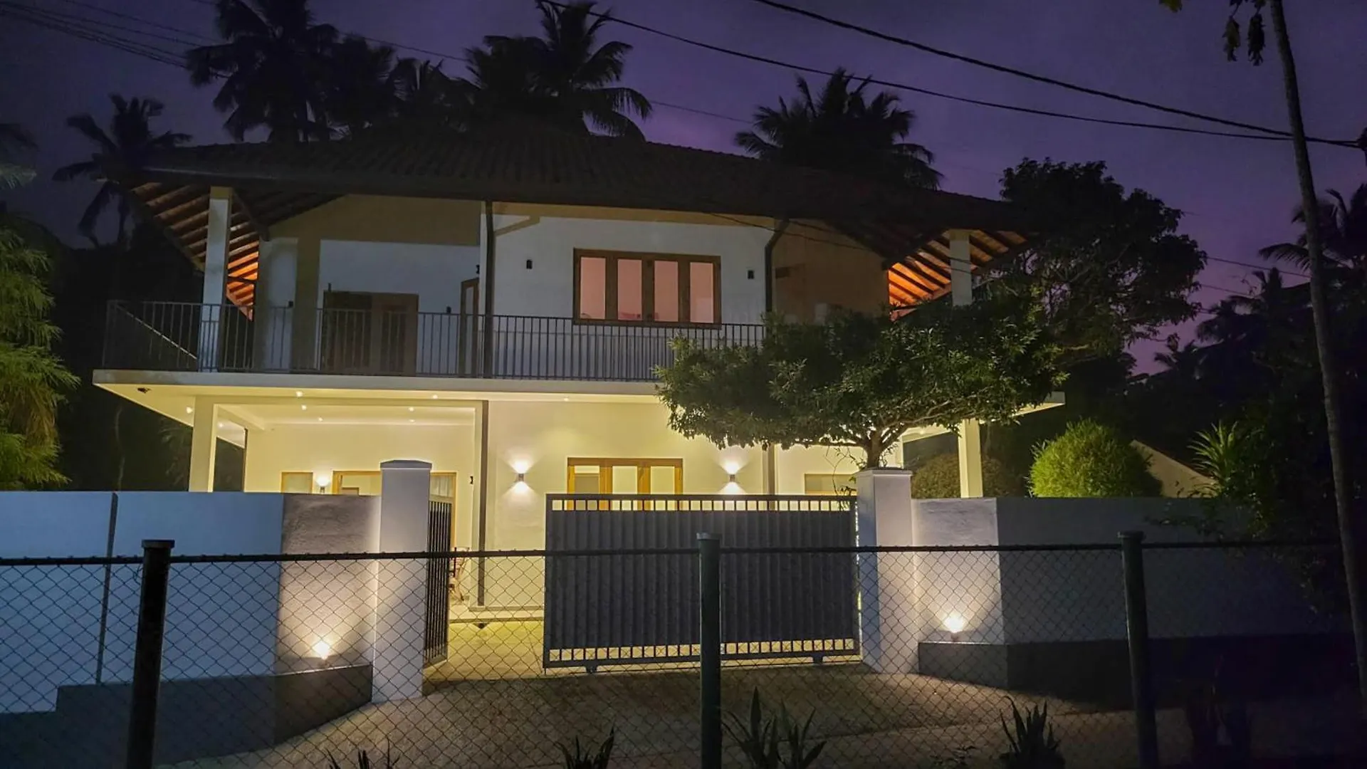 Parrot Paradise Negombo 0*,