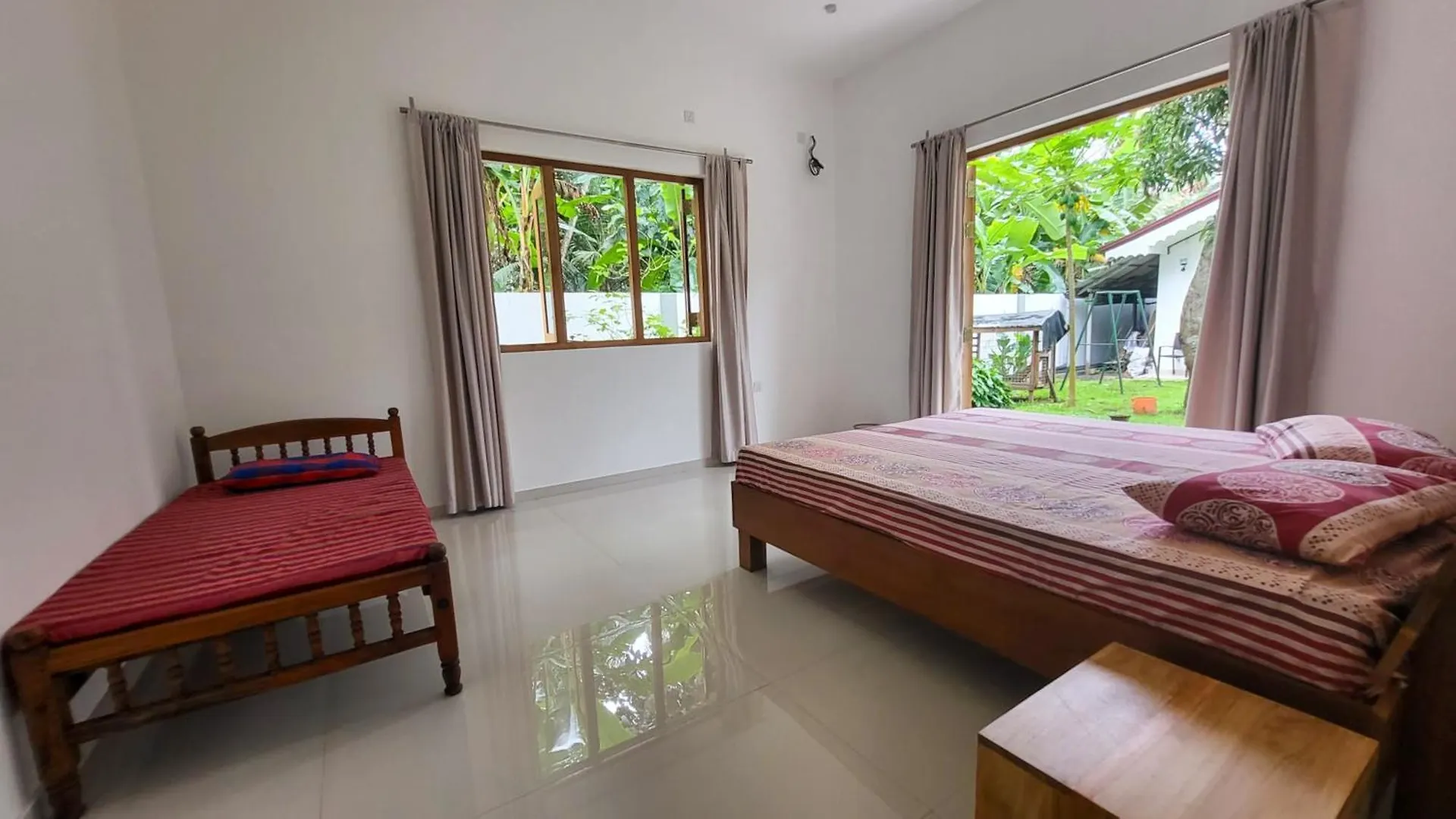 Parrot Paradise Negombo 0*,